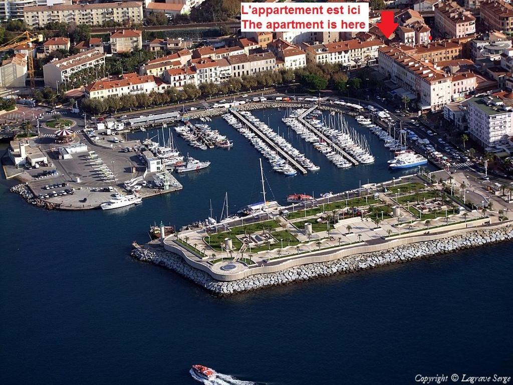 1 Neuf Sur Le Port A Cote De La Saint-Raphael (Var)